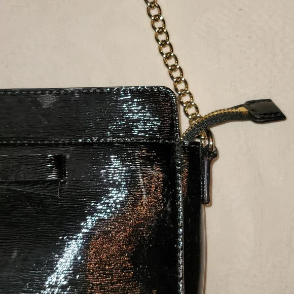Kate Spade bag crossbody black patent leather gold trim and chain - Picture 3 of 9